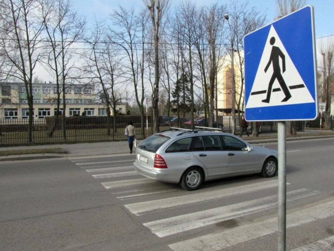 Piesi na pasach lepiej widoczni. Nowe naświetlacze