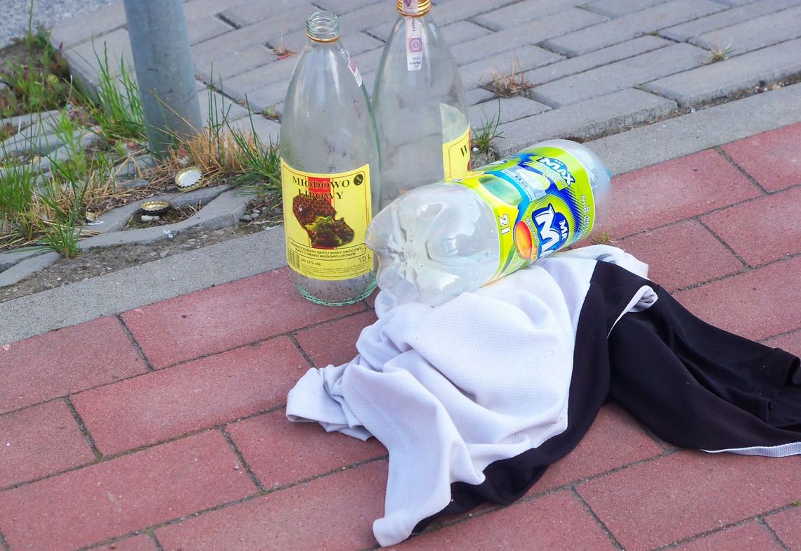 Pijący i żebrzący zniknęli spod dworca! Działania policji odniosły oczekiwany skutek Pijący i żebrzący zniknęli spod dworca! Działania policji odniosły oczekiwany skutek