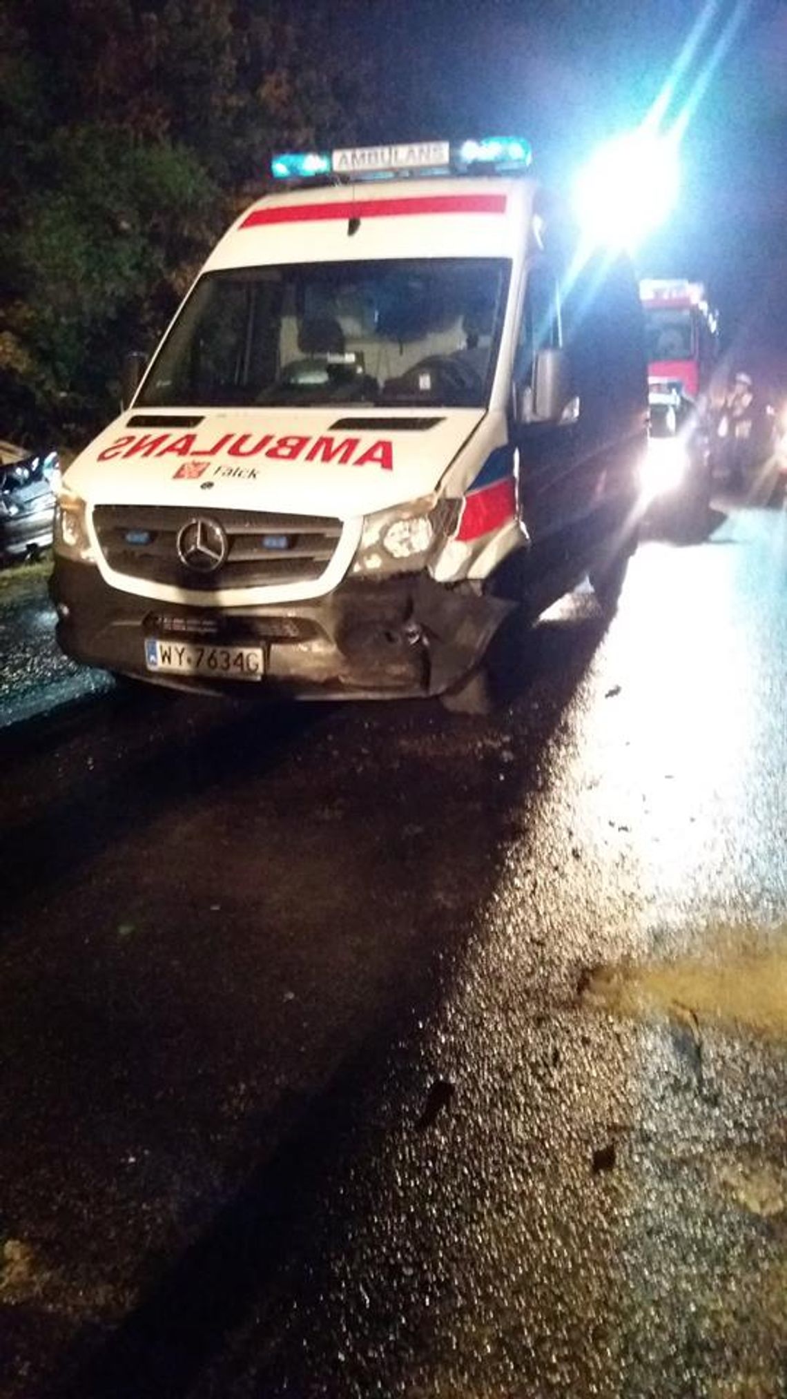 Pijany kierowca wjechał w karetkę! Ranni sanitariusze Pijany kierowca wjechał w karetkę! Ranni sanitariusze