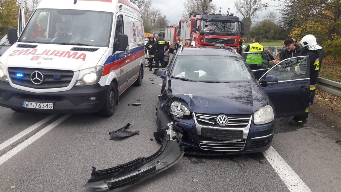 PILNE. Dwa auta rozbite w Czarlinie. UWAGA - duże utrudnienia! PILNE. Dwa auta rozbite w Czarlinie. UWAGA - duże utrudnienia!