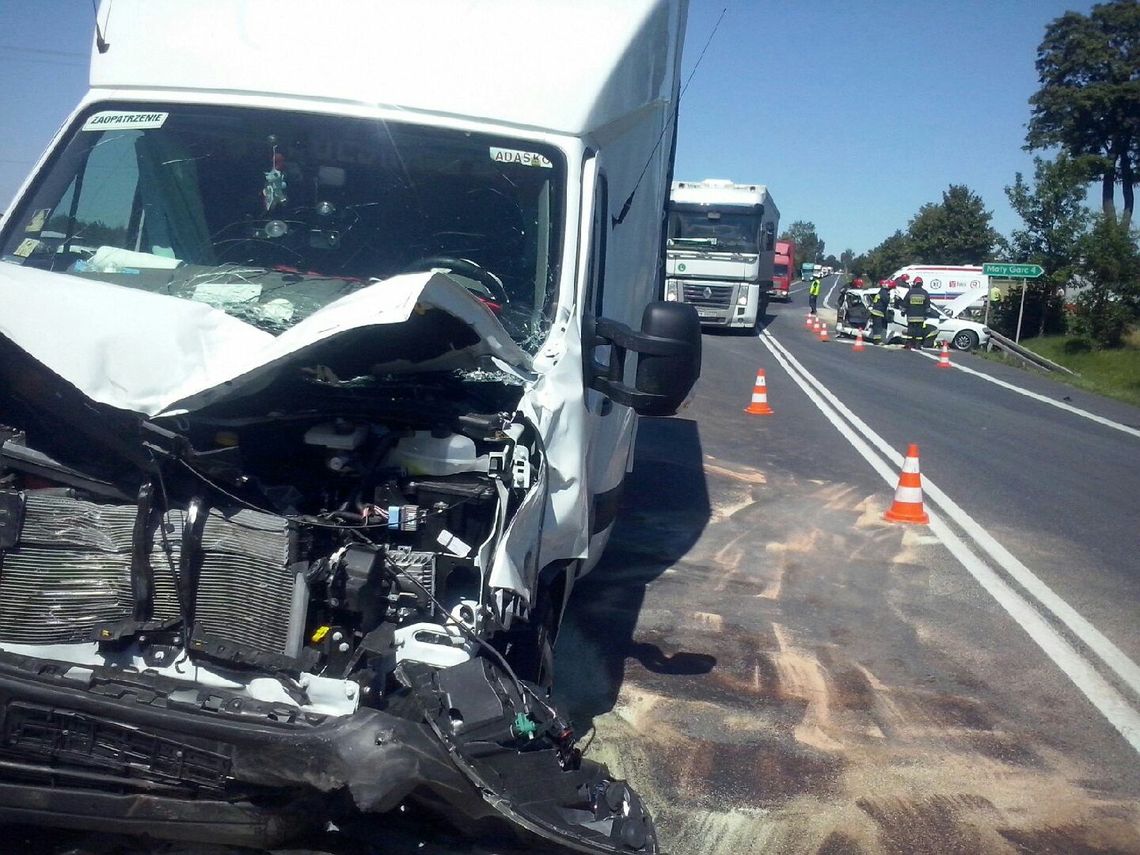 PILNE. Fatalne zderzenie na "jedynce" Subkowach. Dziecko zabrane do szpitala PILNE. Fatalne zderzenie na "jedynce" Subkowach. Dziecko zabrane do szpitala