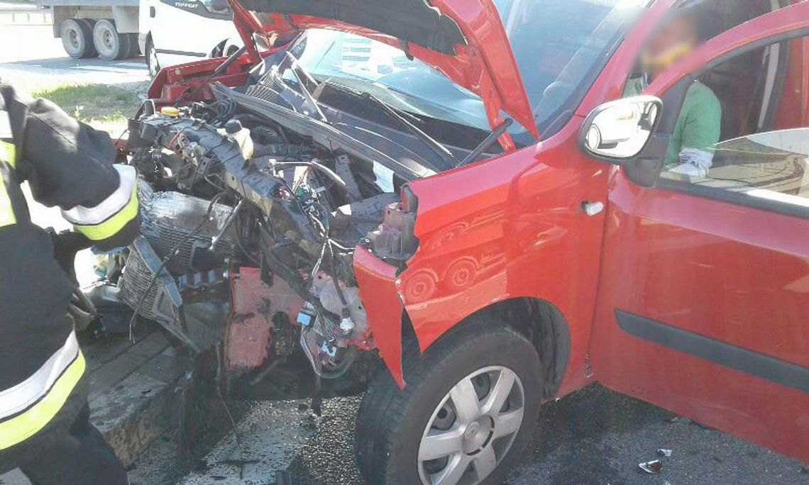 PILNE. Fatalne zderzenie w Stanisławiu. Poszkodowani opatrywani przez ratowników (ZDJĘCIA) PILNE. Fatalne zderzenie w Stanisławiu. Poszkodowani opatrywani przez ratowników (ZDJĘCIA)