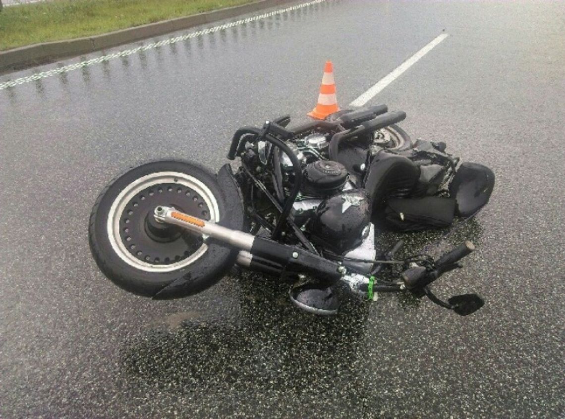 PILNE. Groźny wypadek na autostradzie! Osobówka uderzyła w motocykl. Kierowca ranny PILNE. Groźny wypadek na autostradzie! Osobówka uderzyła w motocykl. Kierowca ranny