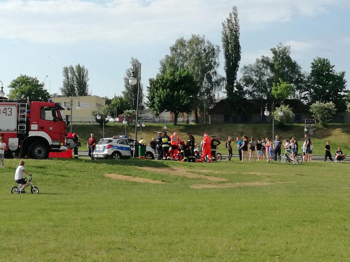 PILNE. Motocykl potrącił pieszego nad bulwarem w Tczewie. Interweniuje śmigłowiec LPR