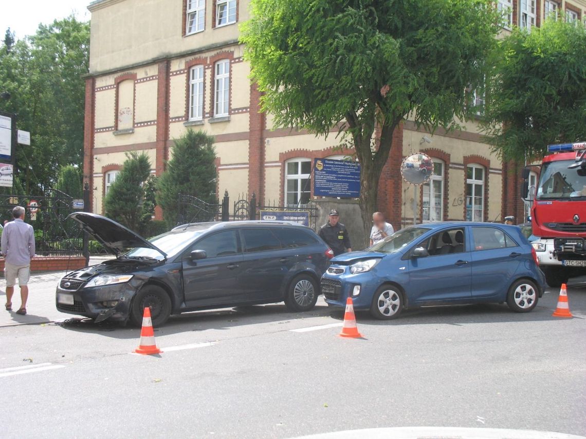 PILNE. Poważne zderzenie przy ul. Sobieskiego w Tczewie (ZDJĘCIA) PILNE. Poważne zderzenie przy ul. Sobieskiego w Tczewie (ZDJĘCIA)