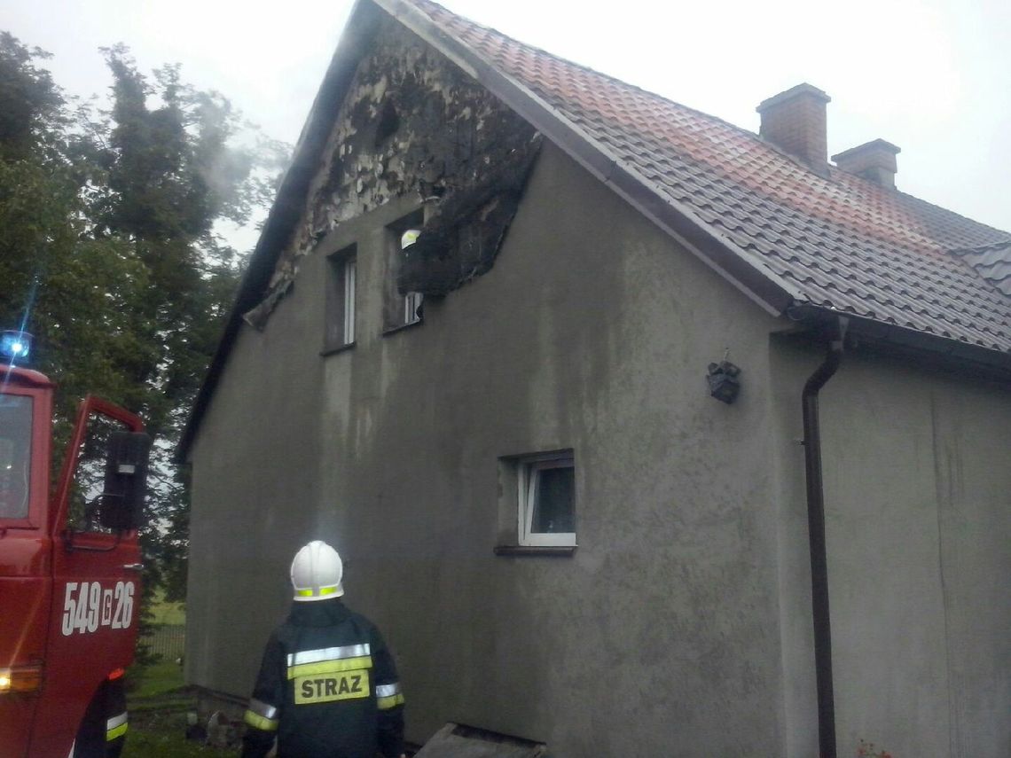 PILNE. Pożar dachu budynku jednorodzinnego w Bielawkach! PILNE. Pożar dachu budynku jednorodzinnego w Bielawkach!