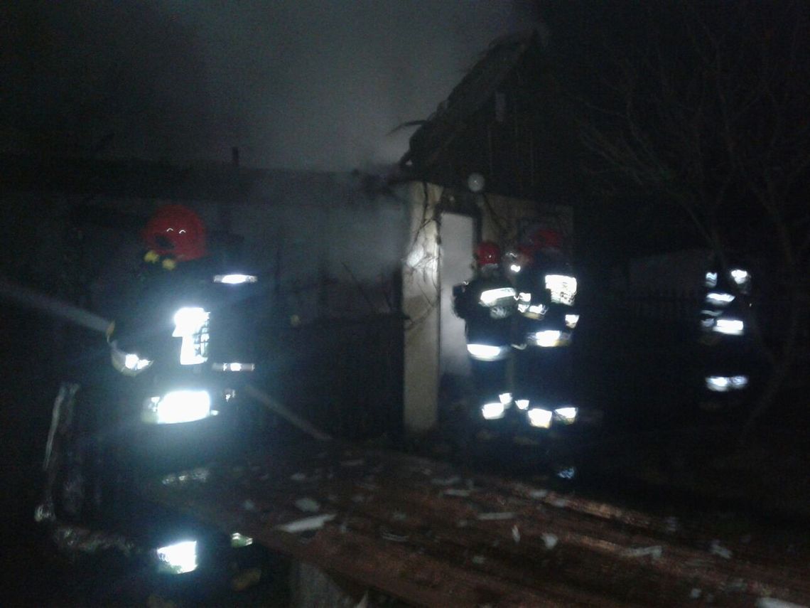 PILNE. Pożar na ogrodach działkowych przy ul. Chłopskiej w Tczewie. Interweniują trzy zastępy straży PILNE. Pożar na ogrodach działkowych przy ul. Chłopskiej w Tczewie. Interweniują trzy zastępy straży