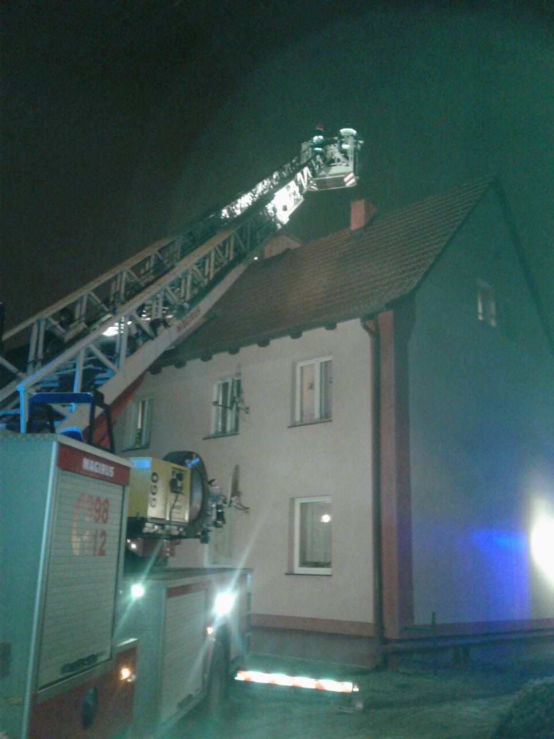 PILNE! Pożar sadzy w kominie przy ul. Elżbiety. Trzy zastępy straży biorą udział w akcji