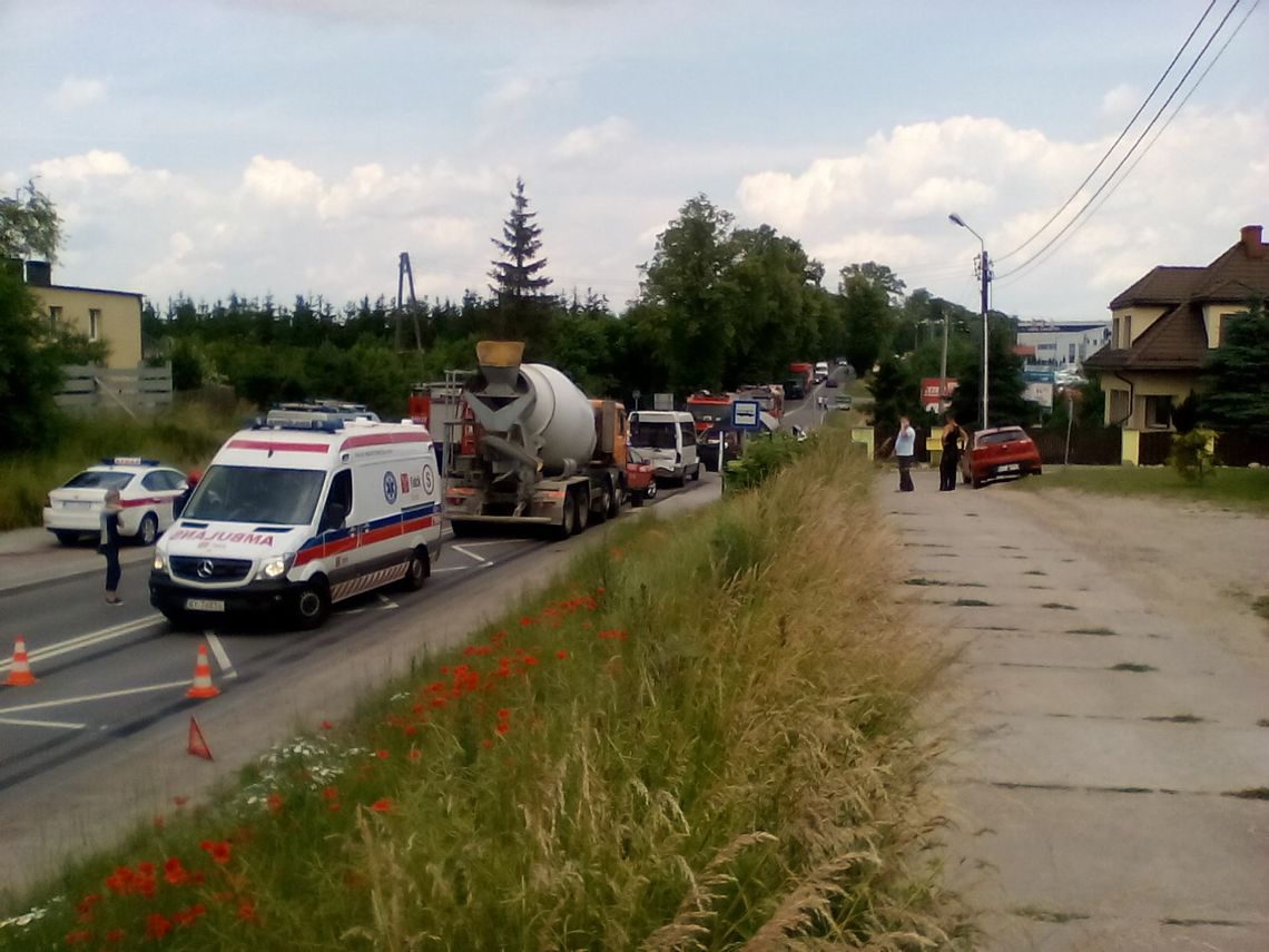 PILNE. Przejazd przez Bałdowo zablokowany! Auto ciężarowe wjechało w busa, 6 osób rannych