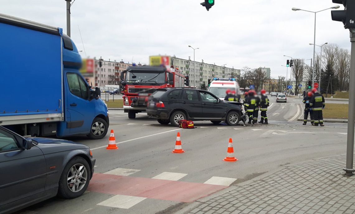 PILNE. Zderzenie dwóch aut na krajowej "jedynce" w Tczewie. Jedna osoba ranna (ZDJĘCIA) PILNE. Zderzenie dwóch aut na krajowej "jedynce" w Tczewie. Jedna osoba ranna (ZDJĘCIA)