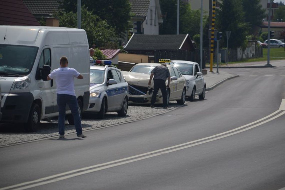 PILNE. Zderzenie na al. Kociewskiej. Ucierpiała taksówka