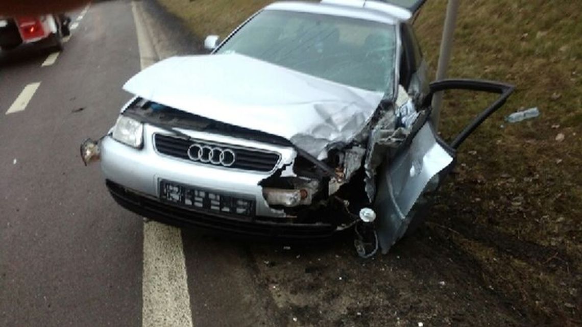 PILNE. Zderzenie osobówek na "jedynce" w Rudnie. Utrudnienia w ruchu! PILNE. Zderzenie osobówek na "jedynce" w Rudnie. Utrudnienia w ruchu!