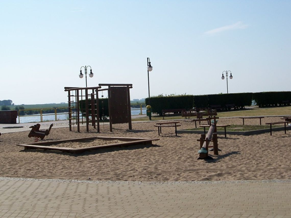 Place zabaw do przeglądu. W trosce o bezpieczeństwo dzieci i... psów Place zabaw do przeglądu. W trosce o bezpieczeństwo dzieci i... psów