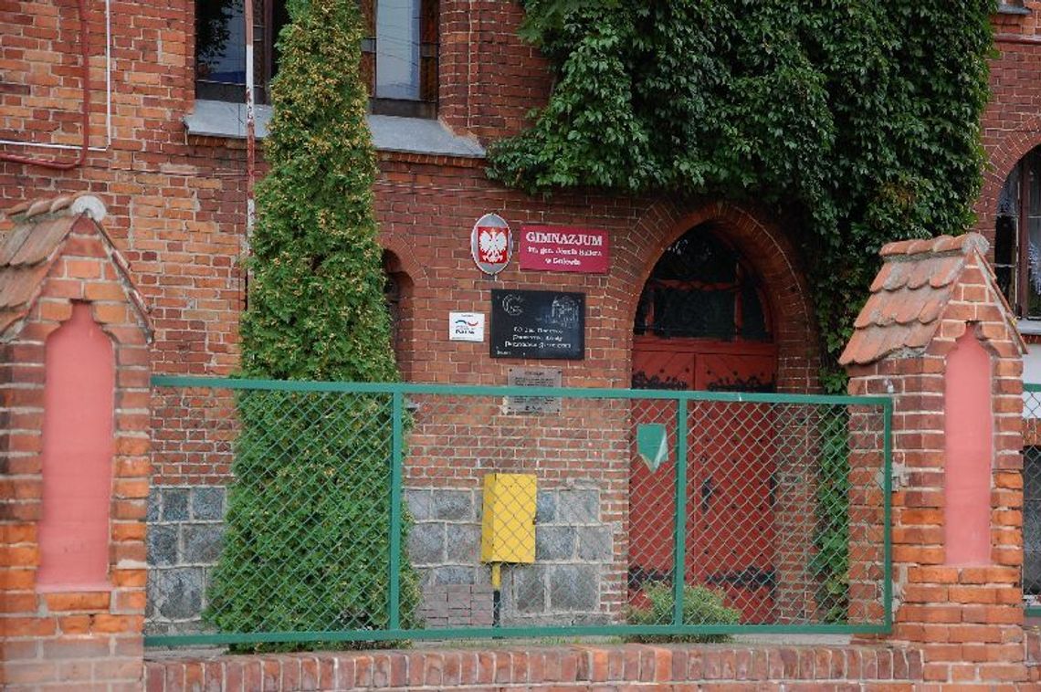 Po napaści na nauczycielkę. "Zapewnimy uczniom i nauczycielom bezpieczeństwo" - twierdzi dyrekcja