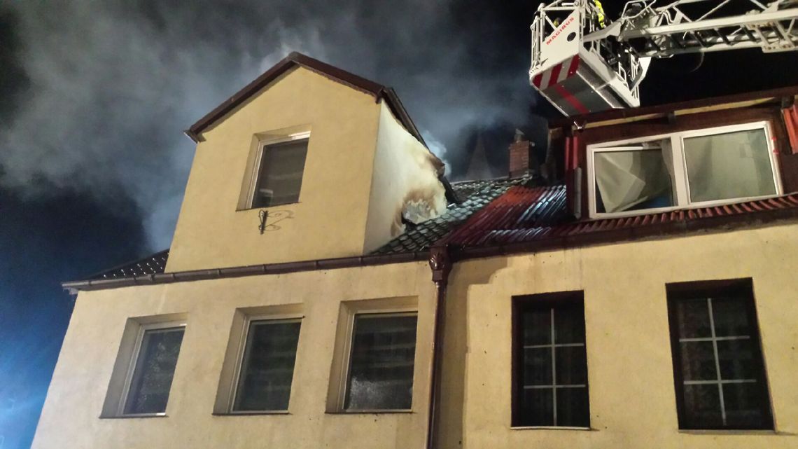 Po piątkowym pożarze w Tczewie: "Akcja na raty", "Ogień ukryty pod dachem"