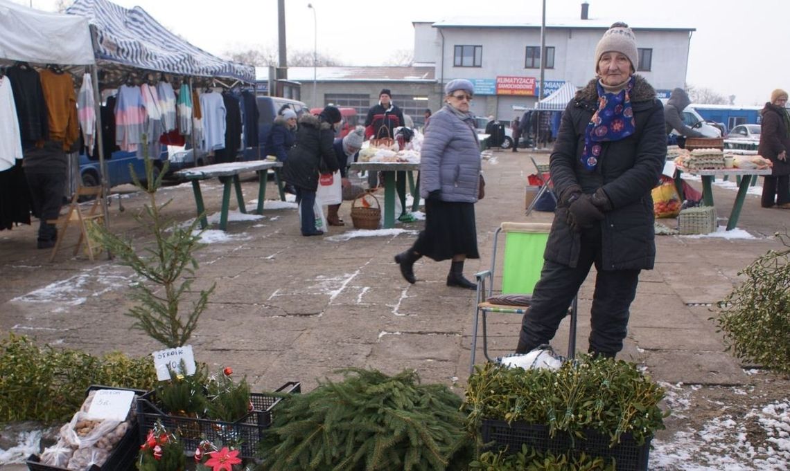Pod koniec grudnia pojawiają się "świąteczni" sprzedawcy. Zbierają na życie, na święta, dla dzieci... Pod koniec grudnia pojawiają się "świąteczni" sprzedawcy. Zbierają na życie, na święta, dla dzieci...
