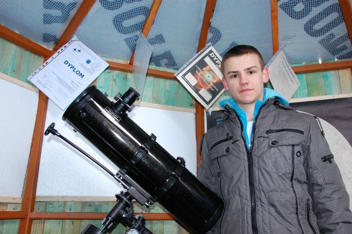 Podglądają supernowe, badają góry i kratery na księżycu 