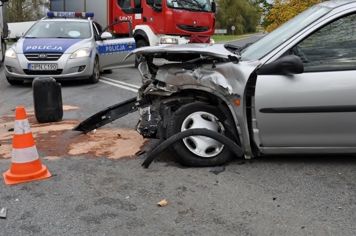 Policja bada okoliczności wypadku na "berlince". Trzy osoby poszkodowane Policja bada okoliczności wypadku na "berlince". Trzy osoby poszkodowane