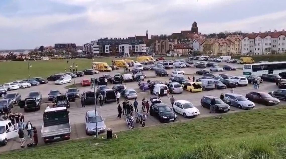 Policja czuwała nad spotkaniami fanów motoryzacji