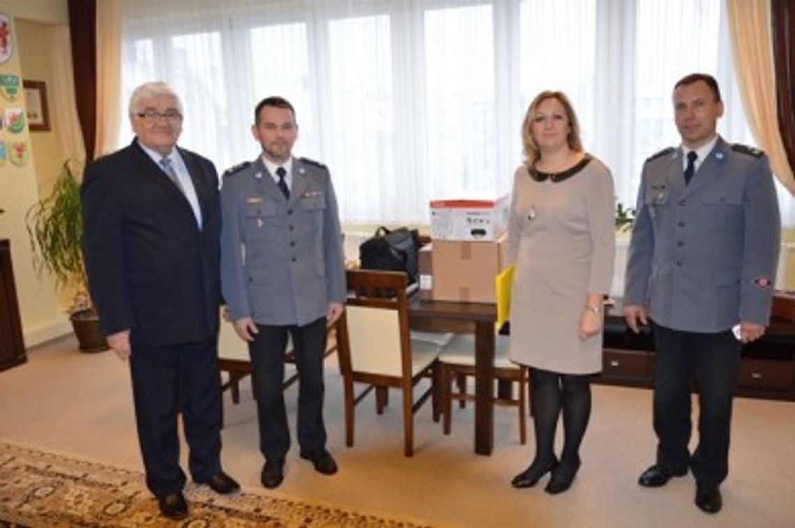 Policja dostała dymomierz. Sprawdzą smrodzące auta Policja dostała dymomierz. Sprawdzą smrodzące auta