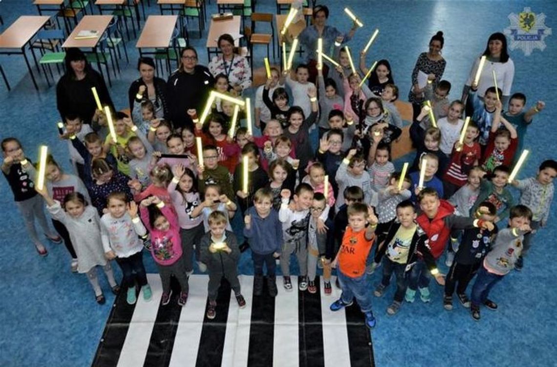 Policja i PORD z wizytą w Szkole Podstawowej nr 1 w Tczewie Policja i PORD z wizytą w Szkole Podstawowej nr 1 w Tczewie