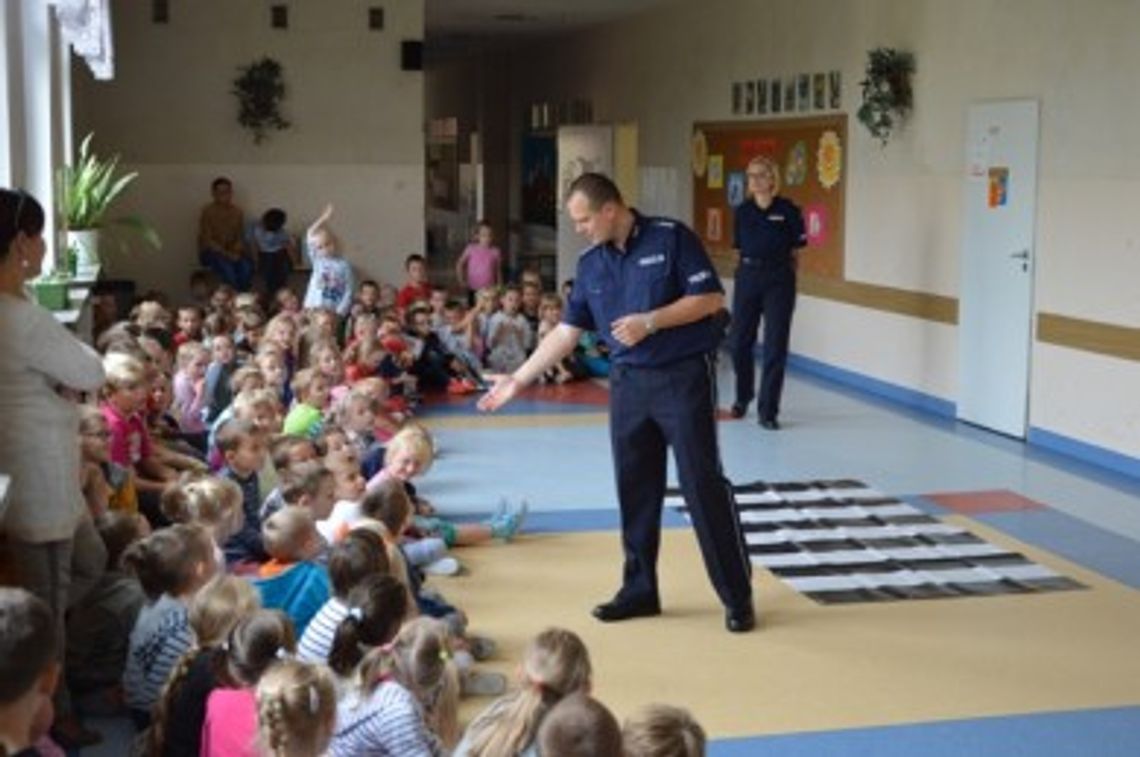 Policja kontroluje autobusy. Akcja na drogach i w szkołach