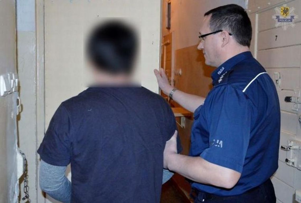 Policja zatrzymała 30-latka. Powiedział, że jest z zagranicy. Zaczęło się, gdy okazał dowód... Policja zatrzymała 30-latka. Powiedział, że jest z zagranicy. Zaczęło się, gdy okazał dowód...