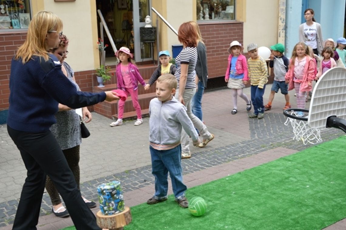 Policjanci pomagali ożywić Starówkę Policjanci pomagali ożywić Starówkę