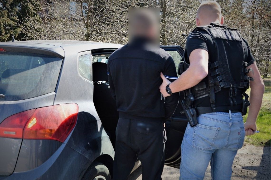 Policjanci z Tczewa zatrzymali 22-latka przewożącego w aucie bardzo duże ilości narkotyków z Holandii