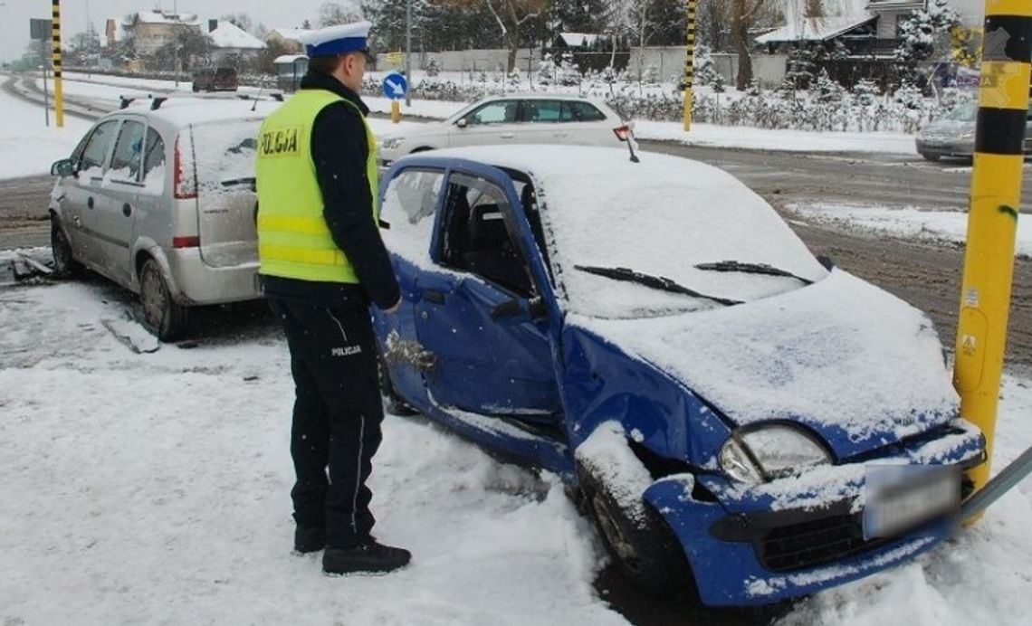 Policjanci zatrzymali prawa jazdy sprawcom dwóch środowych wypadków