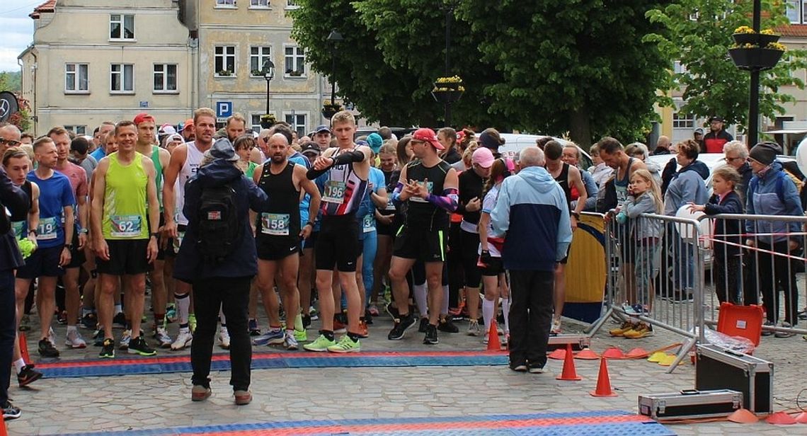 Ponad 200 biegaczy rywalizowało na ulicach Gniewu!  V Biegowe Grand Prix Kociewia 