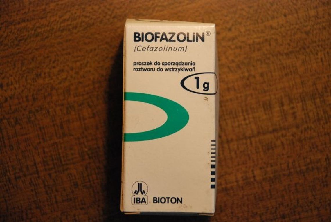 Porzucone leki w przydrożnym rowie