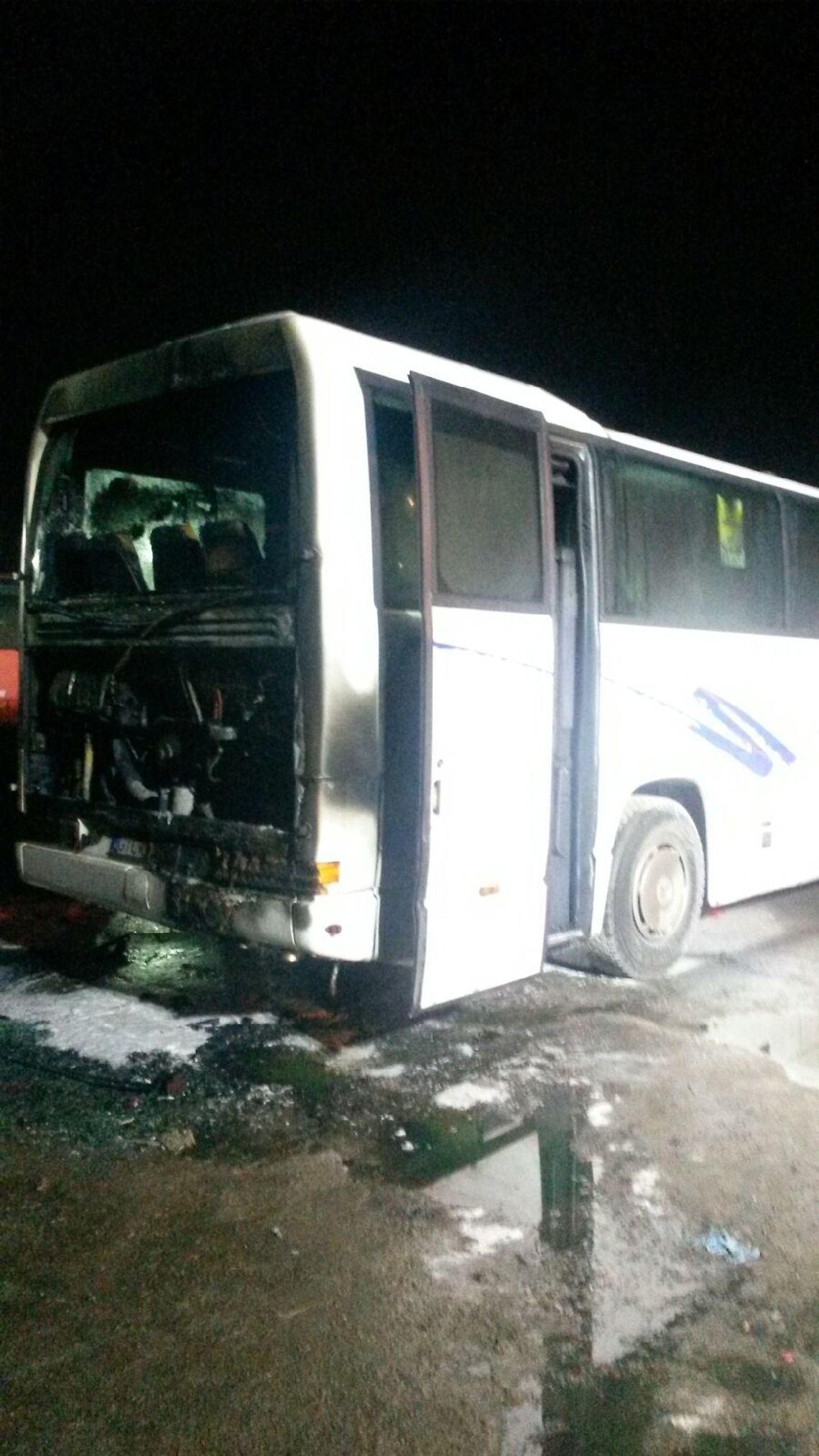 Pożar autobusu przy węźle w Tczewie! Zapaliła się komora silnika