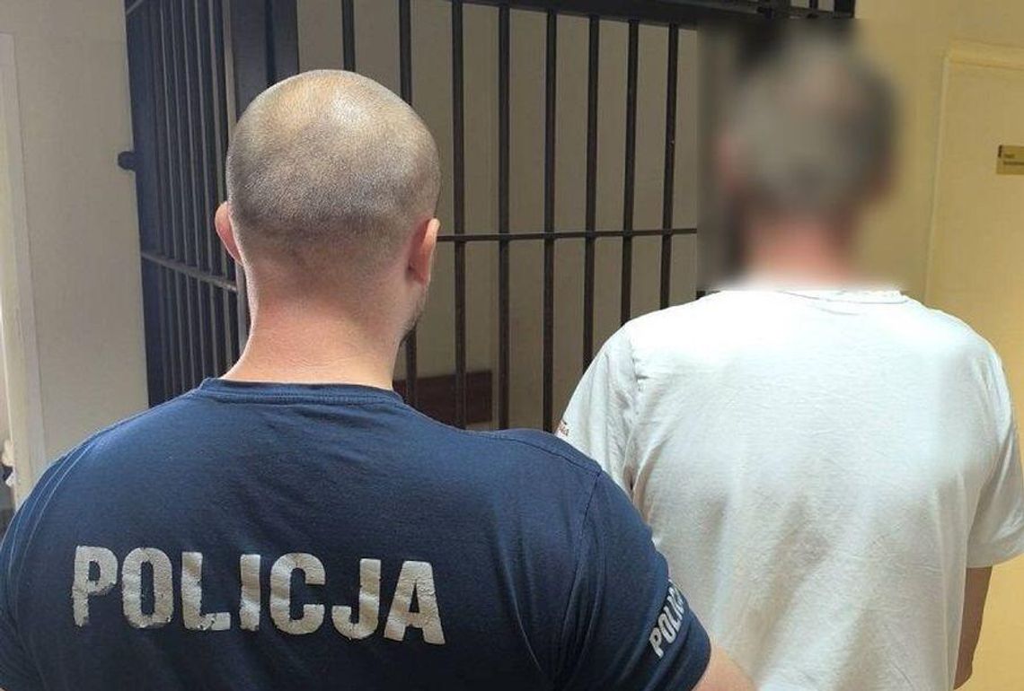 Pożar kompleksu handlowego w Pelplinie. Policja: wszystko zaczęło się od papierosa. Straty prawie 2 mln zł ! Pożar kompleksu handlowego w Pelplinie. Policja: wszystko zaczęło się od papierosa. Straty prawie 2 mln zł !