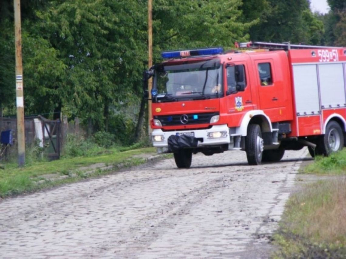Pożar w dużym zakładzie na terenie gminy Tczew. Pracownicy sami ruszyli do walki z ogniem!