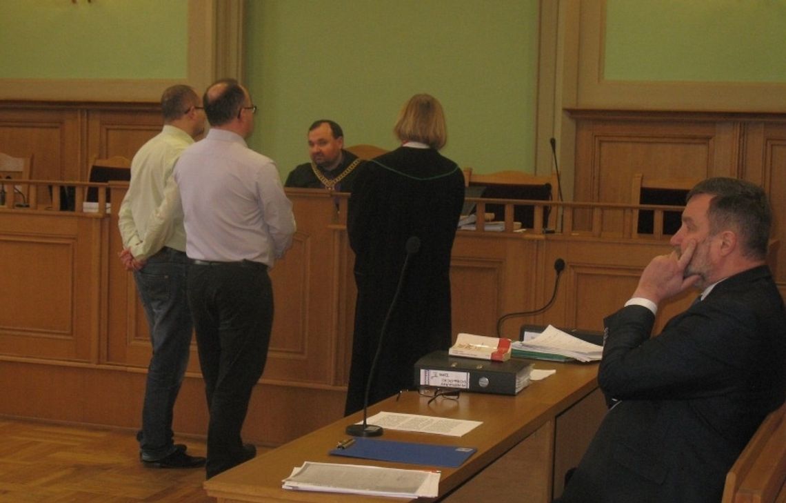 Proces M. Pobłockiego - był radny do obrońcy prezydenta: powinna pani siedzieć obok swojego klienta