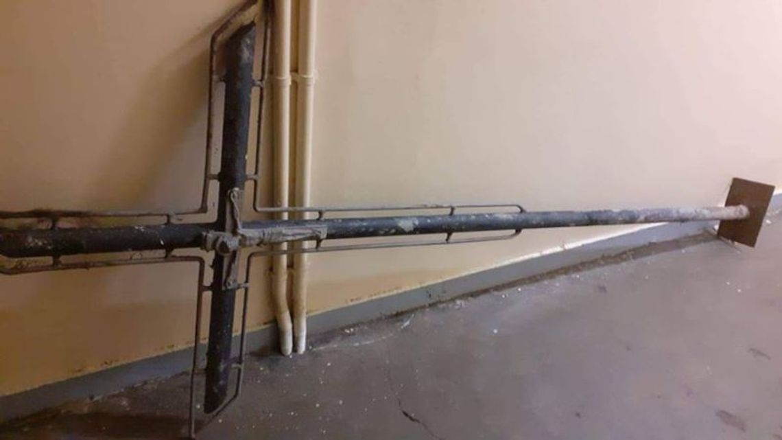 Profanacja krzyża zmarłego Profanacja krzyża zmarłego