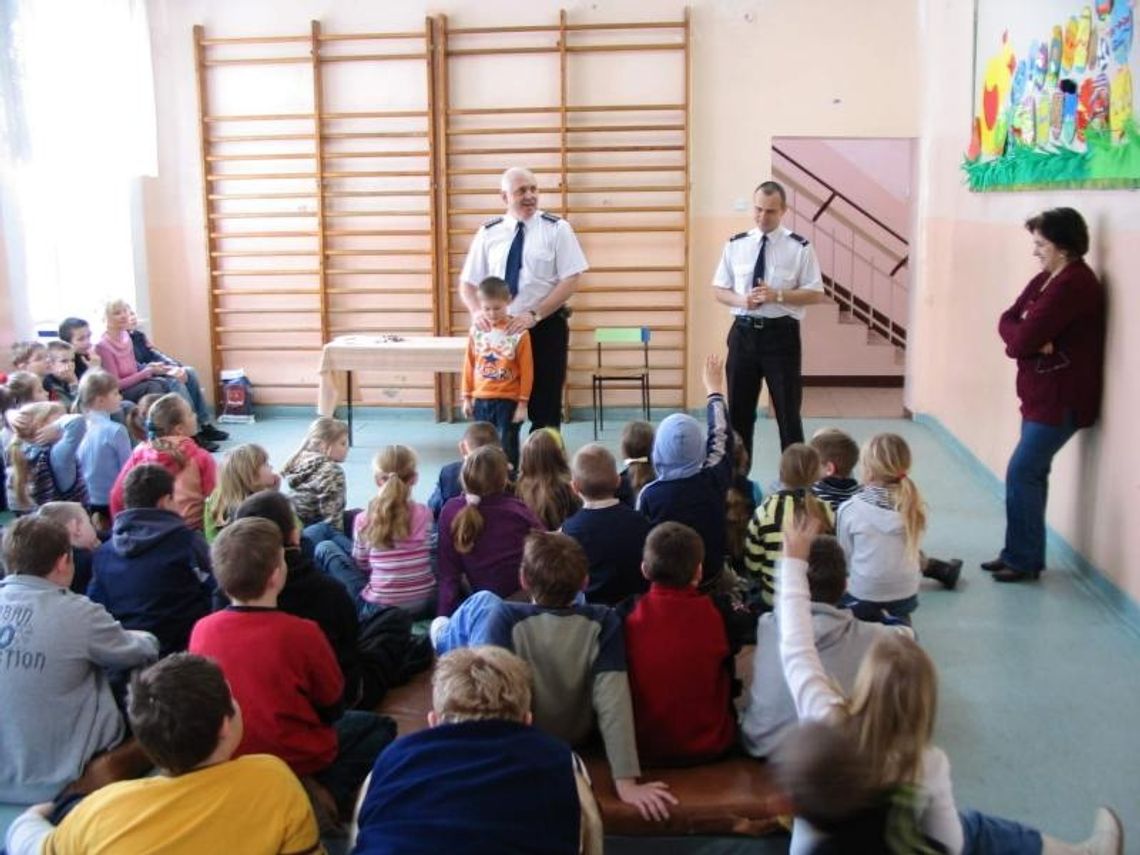 Profilaktyka ze słonikiem POPO - starania o bezpieczną „ósemkę” Profilaktyka ze słonikiem POPO - starania o bezpieczną „ósemkę”