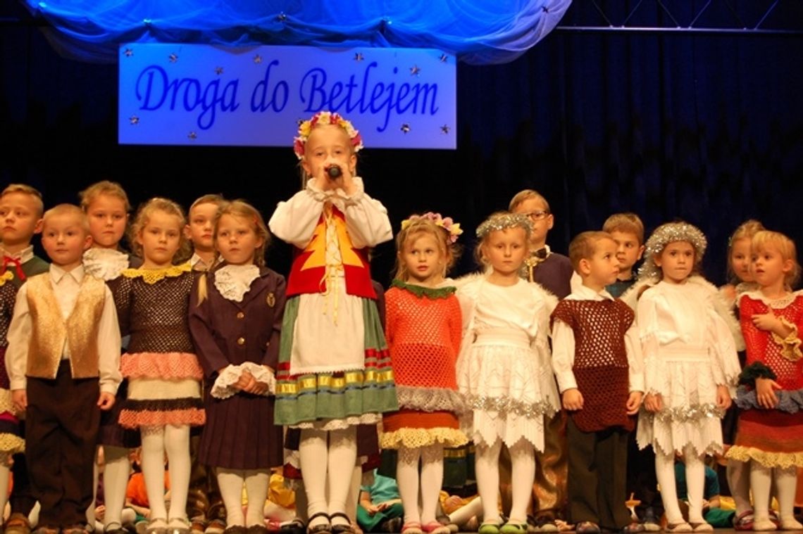 Przedszkolaki z "Jarzębinki" w ..."Drodze do Betlejem" Przedszkolaki z "Jarzębinki" w ..."Drodze do Betlejem"