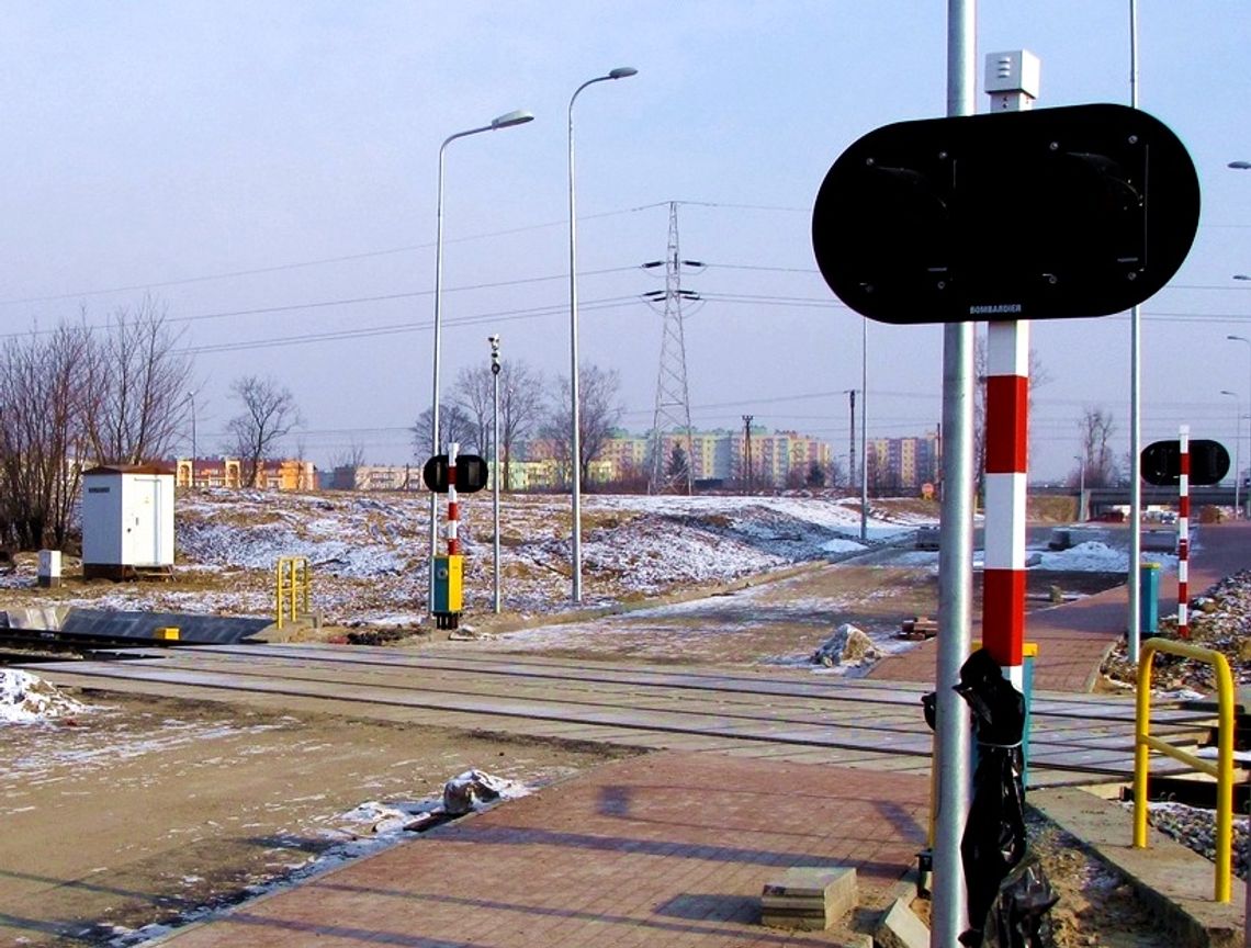 Przejazd jeszcze nie otwarty, a już trzeba go rozebrać Przejazd jeszcze nie otwarty, a już trzeba go rozebrać