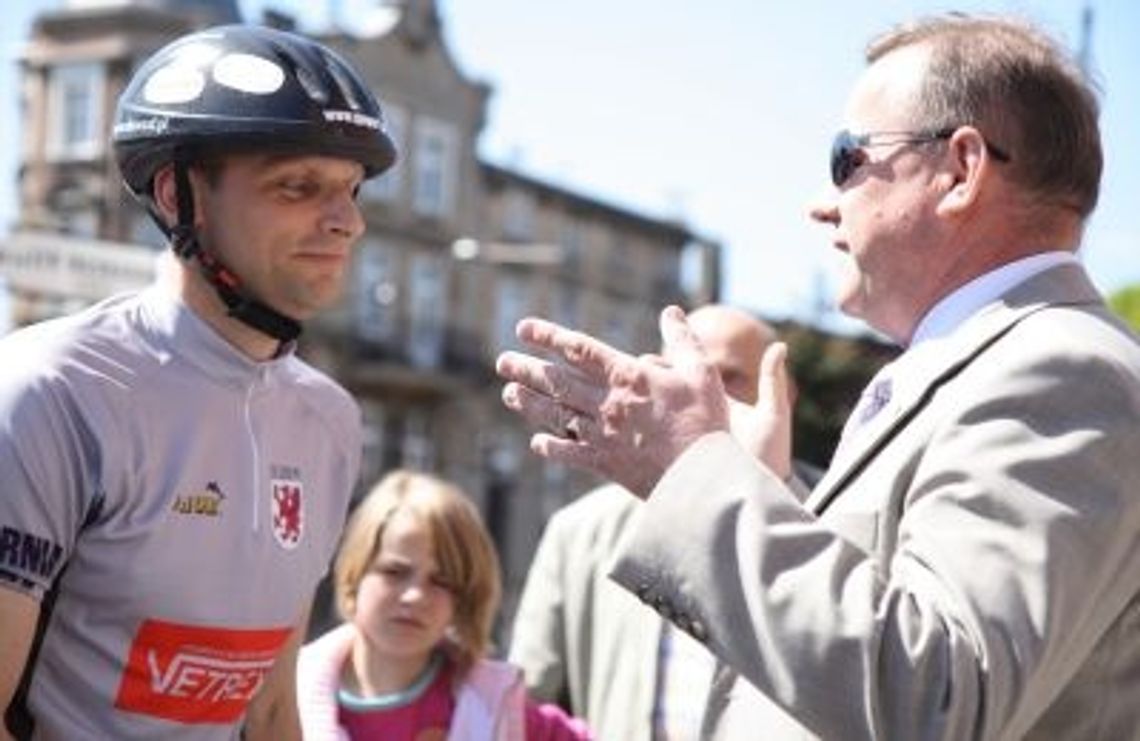 Przejechał 3302 km i... jeździ dalej Przejechał 3302 km i... jeździ dalej