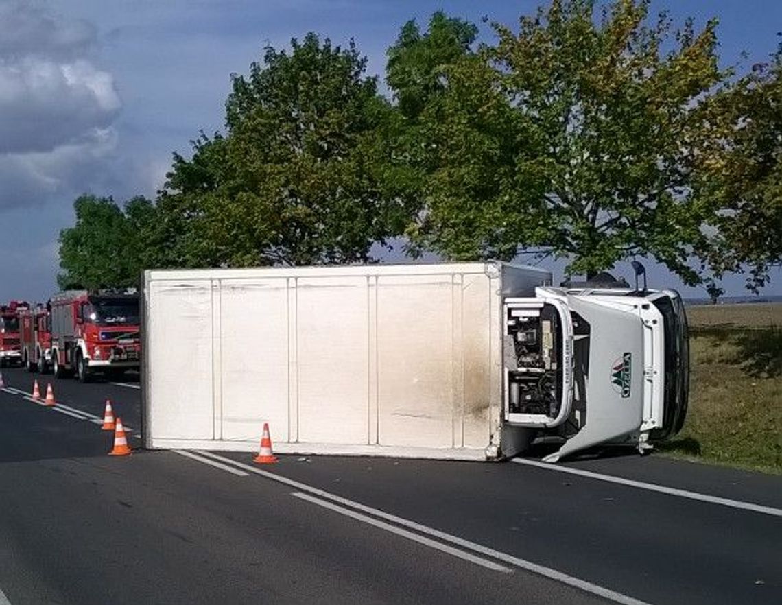 Przewrócona ciężarówka zatamowała DK91