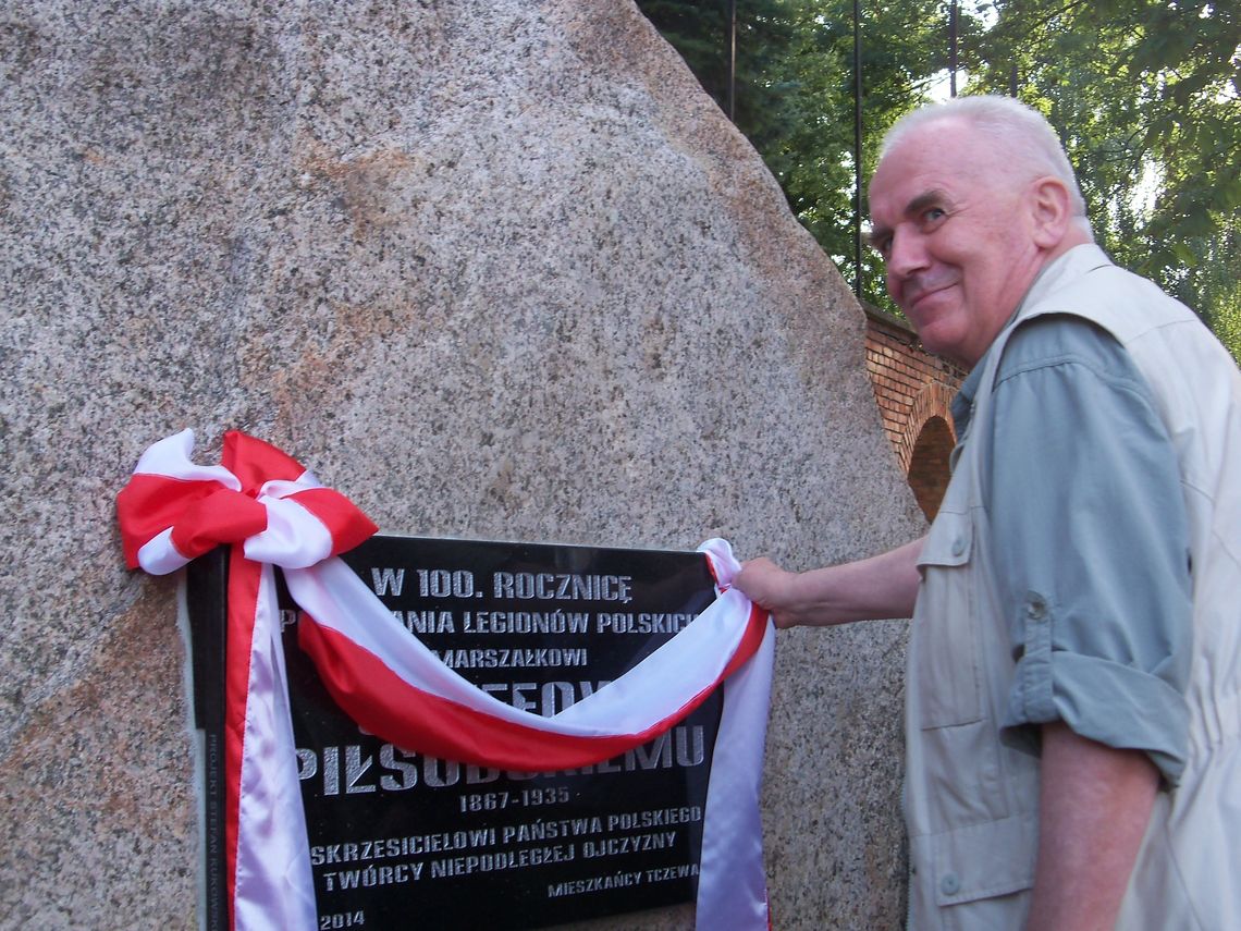 Przy Urzędzie odsłonięto obelisk dla wiekiego Polaka