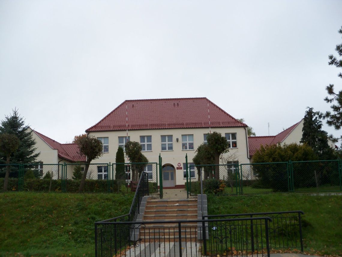 Przydałaby się nowa sala gimnastyczna Przydałaby się nowa sala gimnastyczna