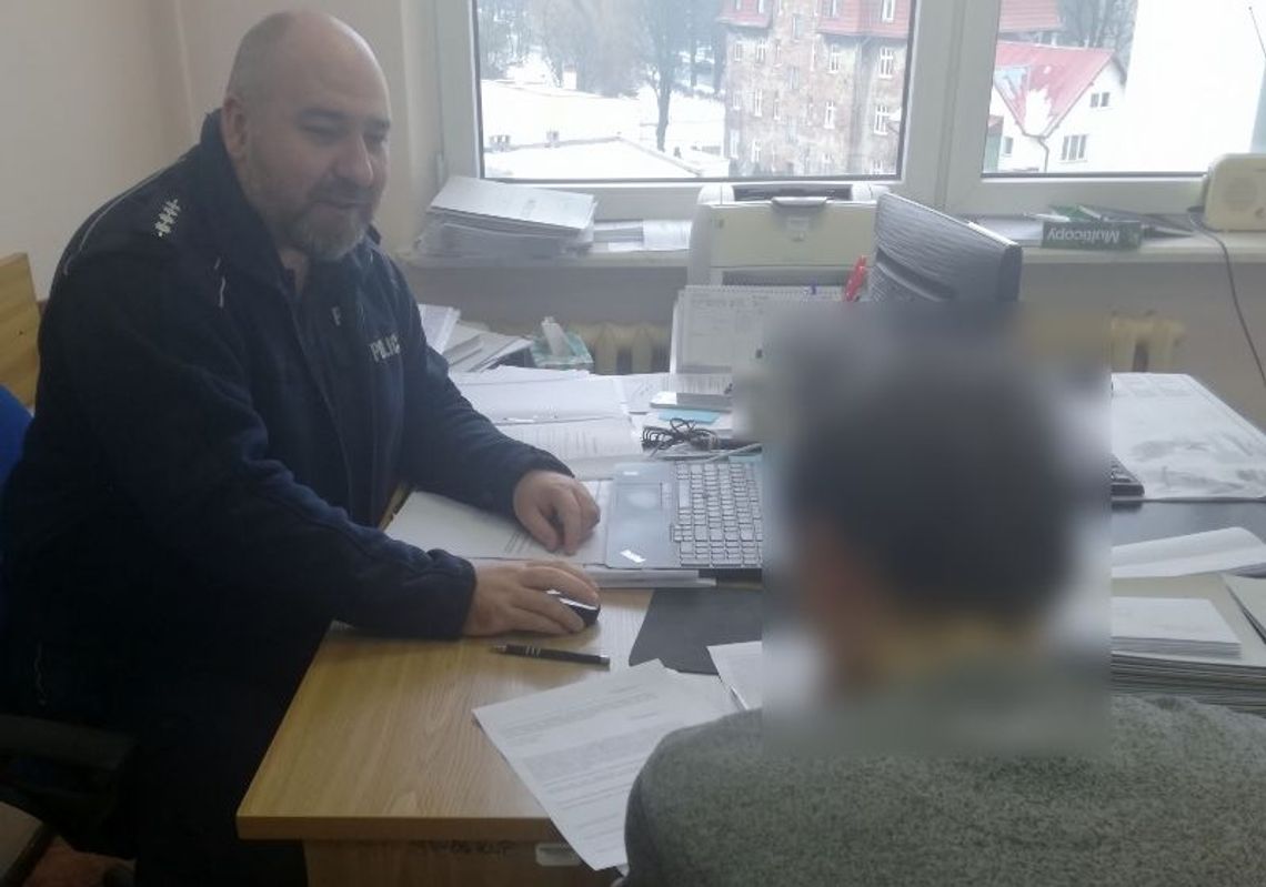 Przyszedł do sklepu po telefon. Gdy sprzedawca się odwrócił...