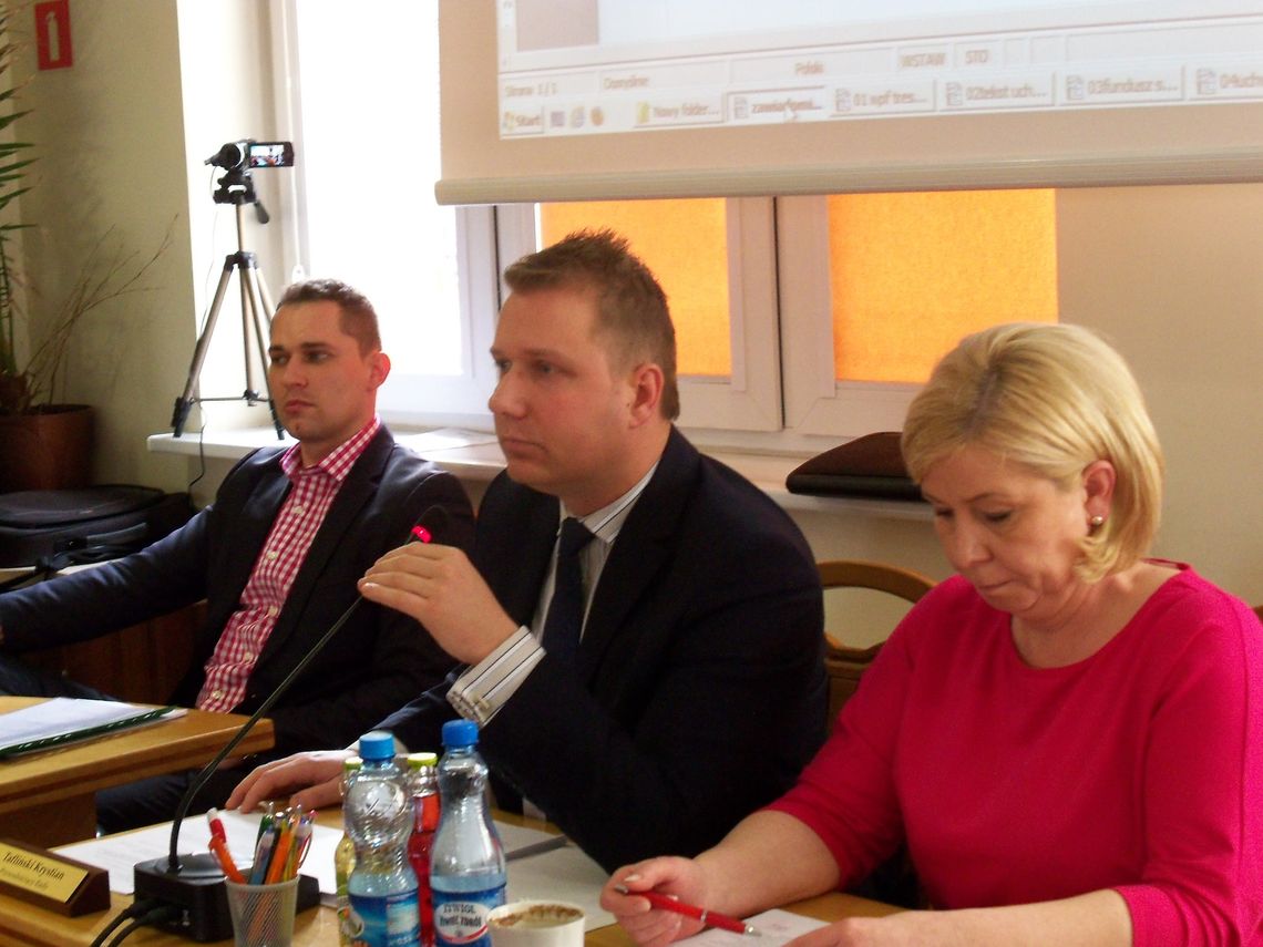 Radni chcą odwołać przewodniczącego. Powód? M.in. tajemnicze szkolenia Radni chcą odwołać przewodniczącego. Powód? M.in. tajemnicze szkolenia