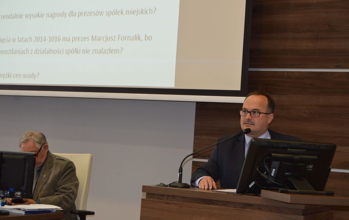 Radni przeciwko „obcinaniu” nagród dla prezesów miejskich spółek Radni przeciwko „obcinaniu” nagród dla prezesów miejskich spółek