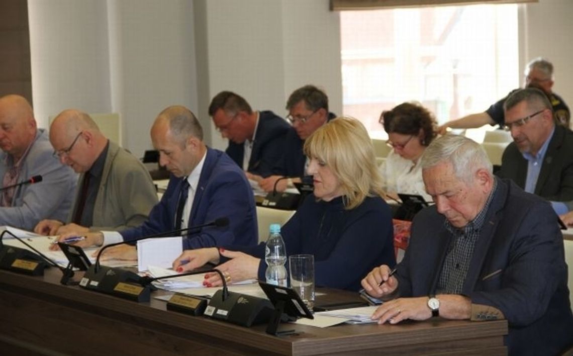 Radni przegłosowali wydatki na oświetlenie dwóch ulic oraz film Michała Milowicza