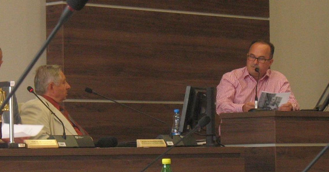 Radny przeprosił na sesji za skandaliczne słowa. Przeprosiny zostały przyjęte Radny przeprosił na sesji za skandaliczne słowa. Przeprosiny zostały przyjęte