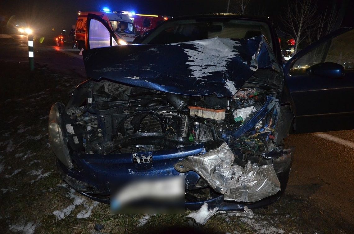 Ranna 43-latka w wypadku w Czarlinie. Jedno auto najechało na tył drugiego...